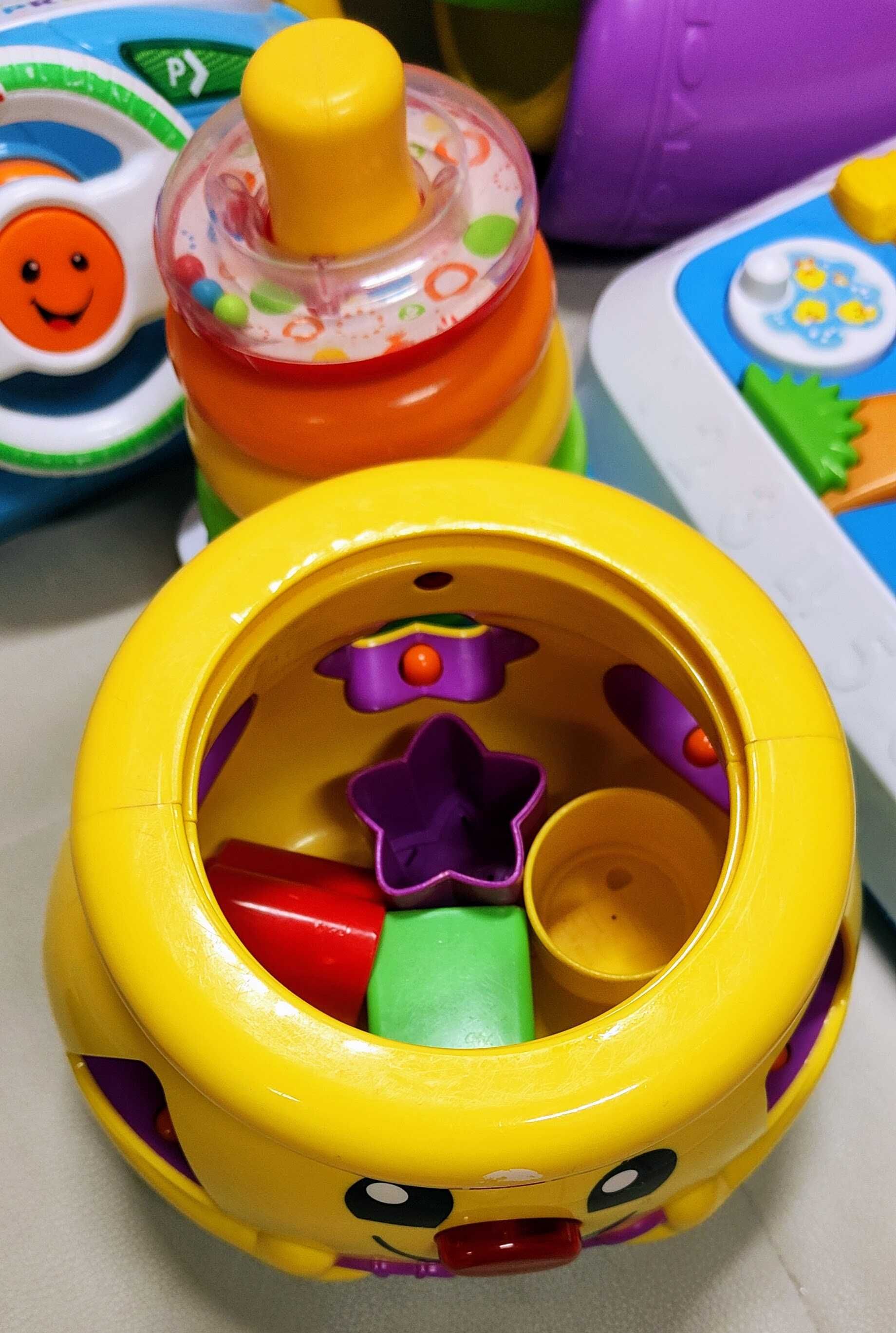 Zestaw zabawek Fisher Price | Stolik, Garnuszek, Kierownica, Piramida