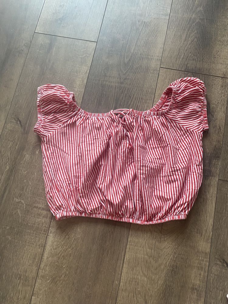 Czerwony crop top