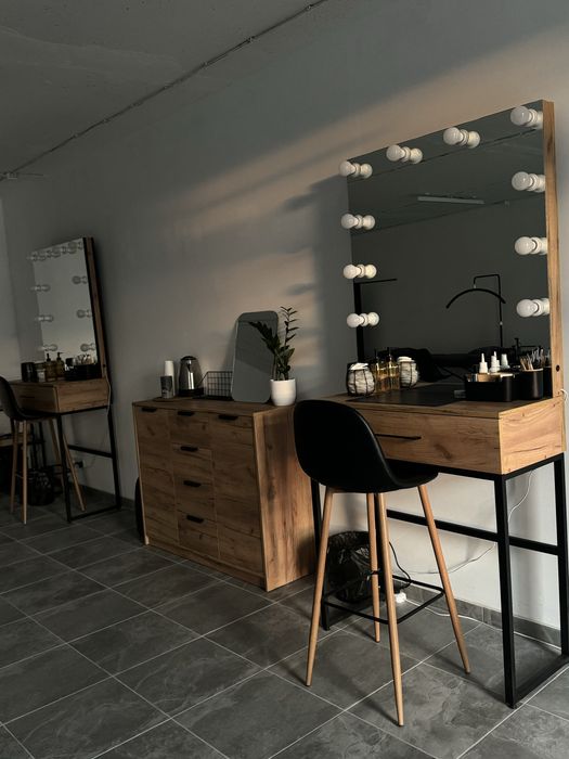 Стіл для бровиста/візажиста