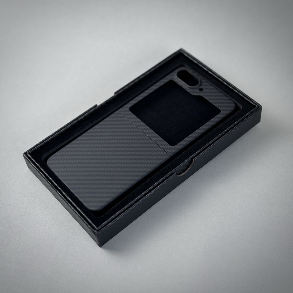 Карбоновый чехол Galaxy Flip 6