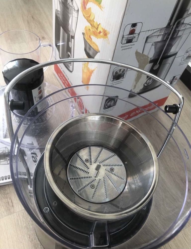 Соковыжималка TEFAL ZE550D38