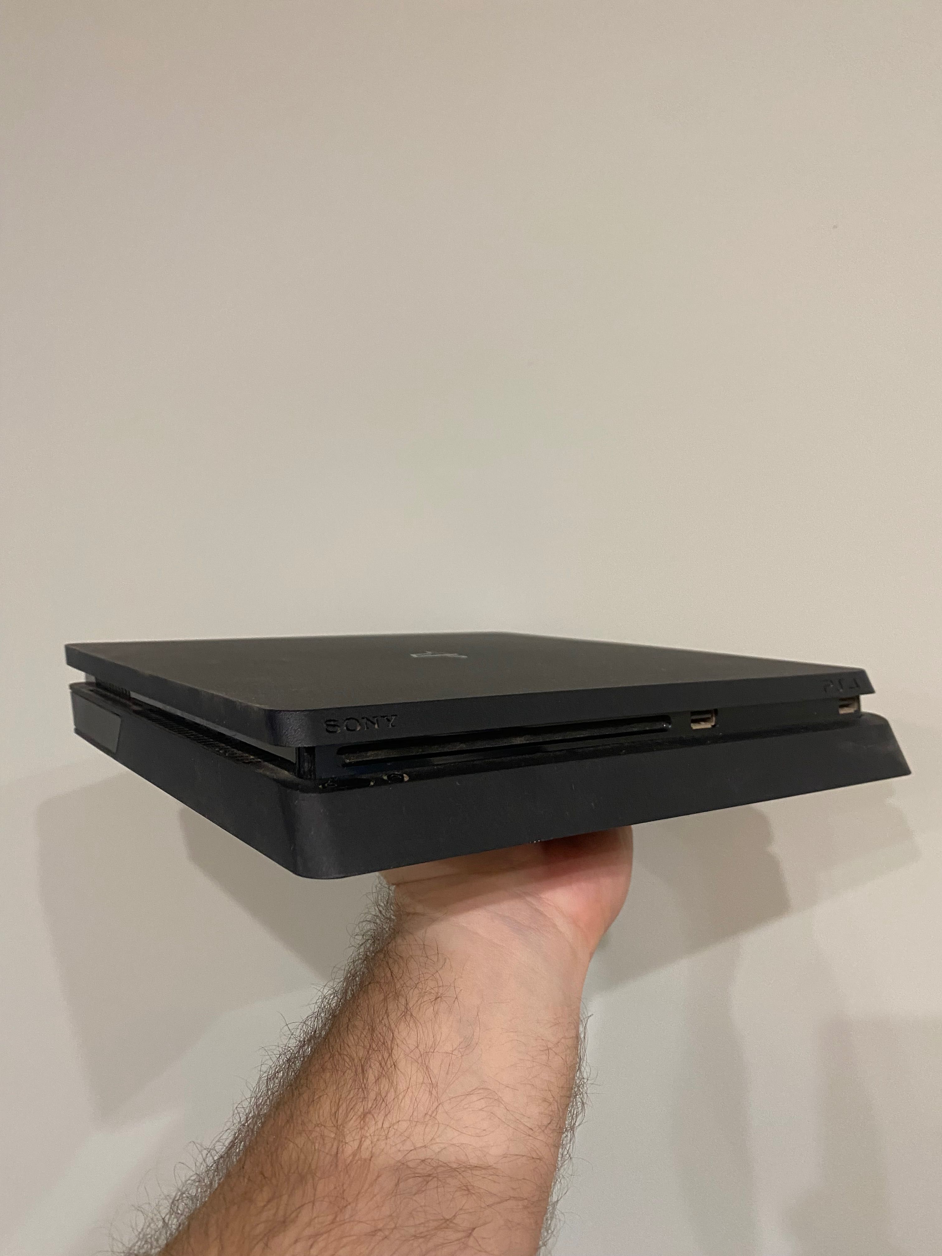 Продам Sony Playstation 4 slim 1 tb