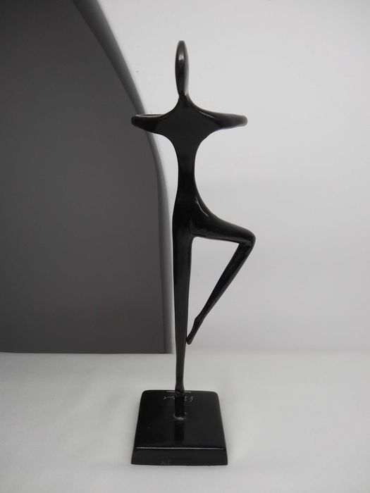 Figura z brązu projektu Bodrul Khalique