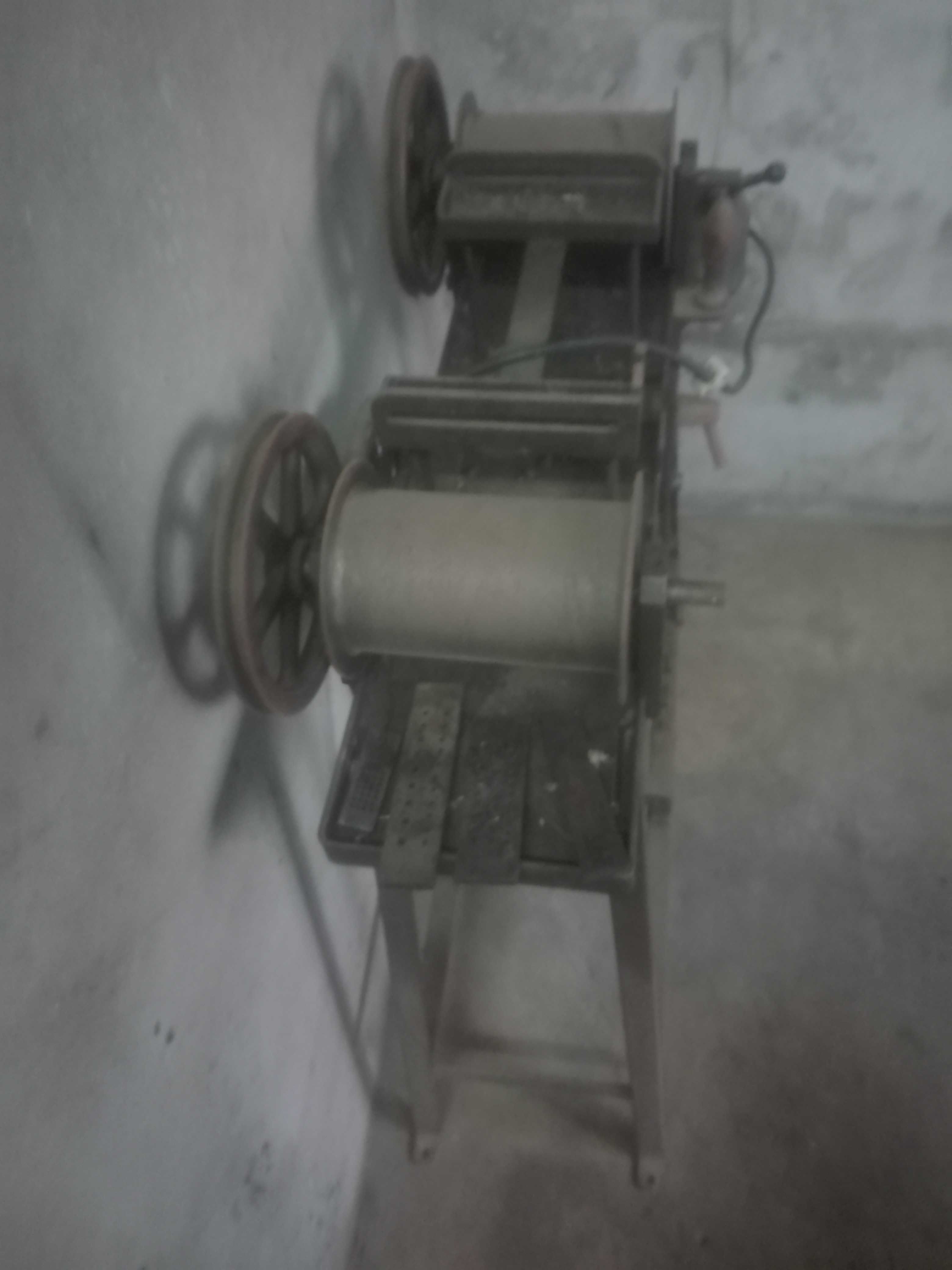 Carrinho de Puxar Fio, antigo, com motor elétrico - Ourives