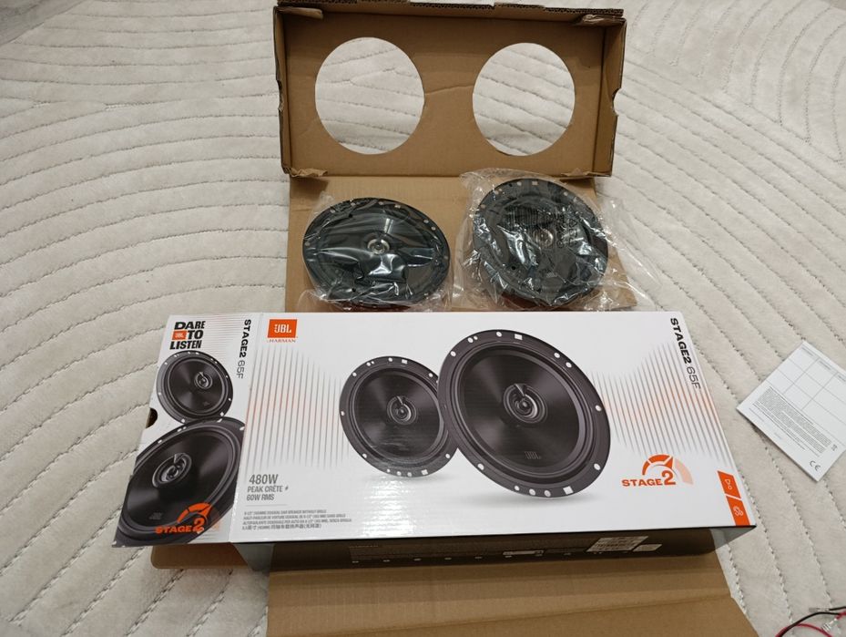 Głośniki JBL z adapterami montażowymi do Alfy 147