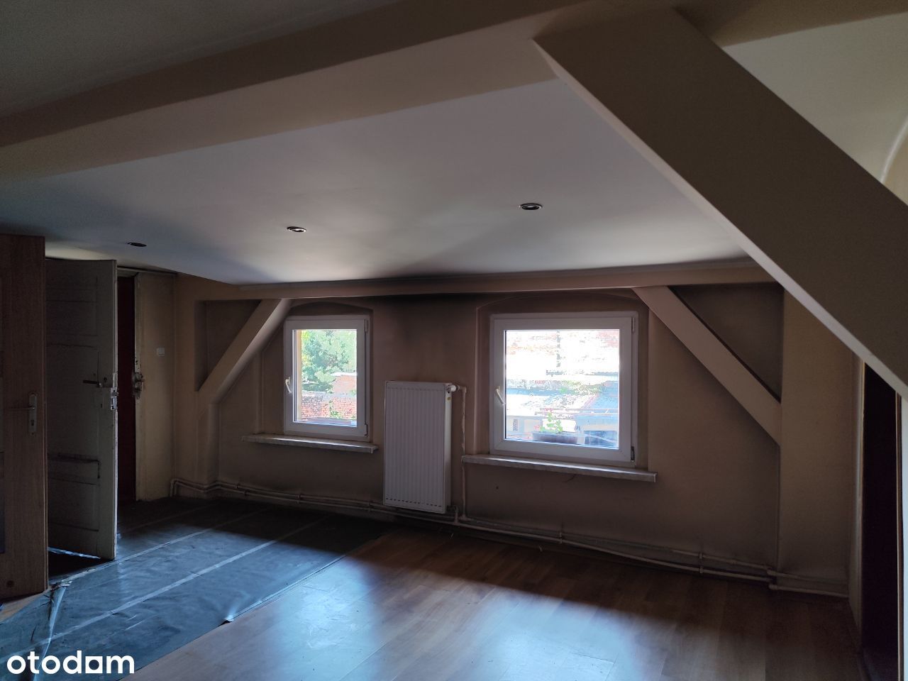 Budynek 200 m2, 25 garaży, działka 1074 m2 - BYTOM