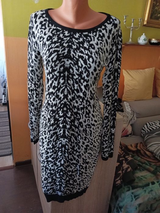 Sukienka biurowa ciepła swetrowa 44-46