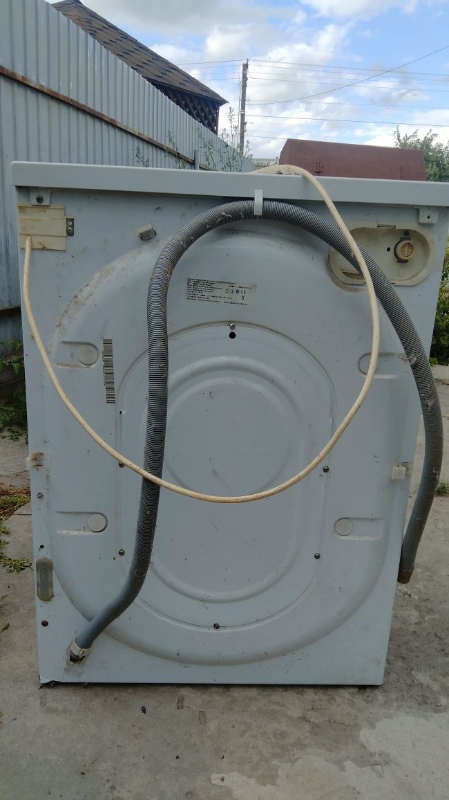 Продам пральну машину Indesit IWSB-5105