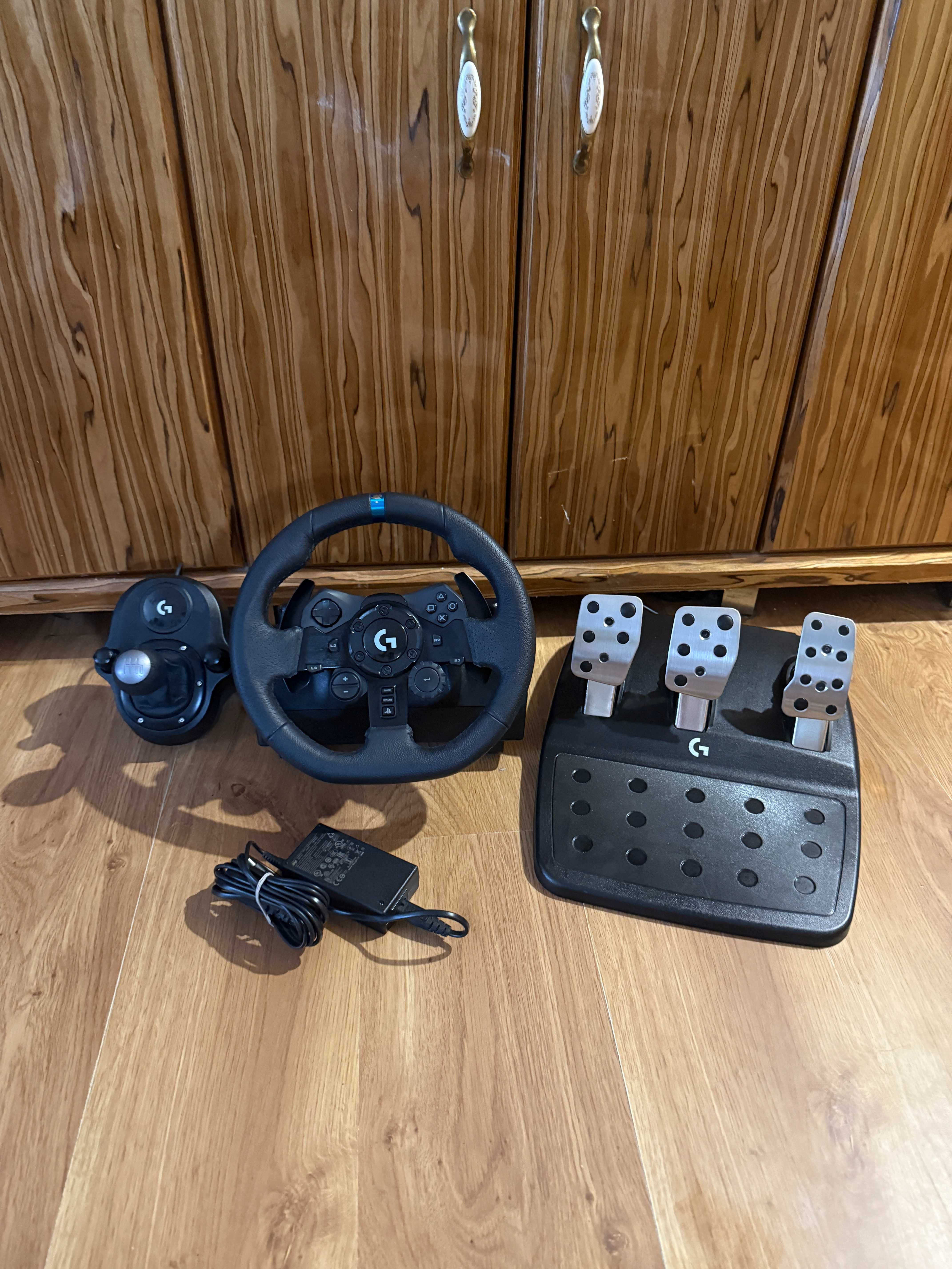 Kierownica Logitech DrivingForce G923 PS4/PS5/PC + Shifter