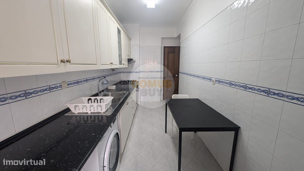 Quarto Para Arrendar - Centro De Almada
