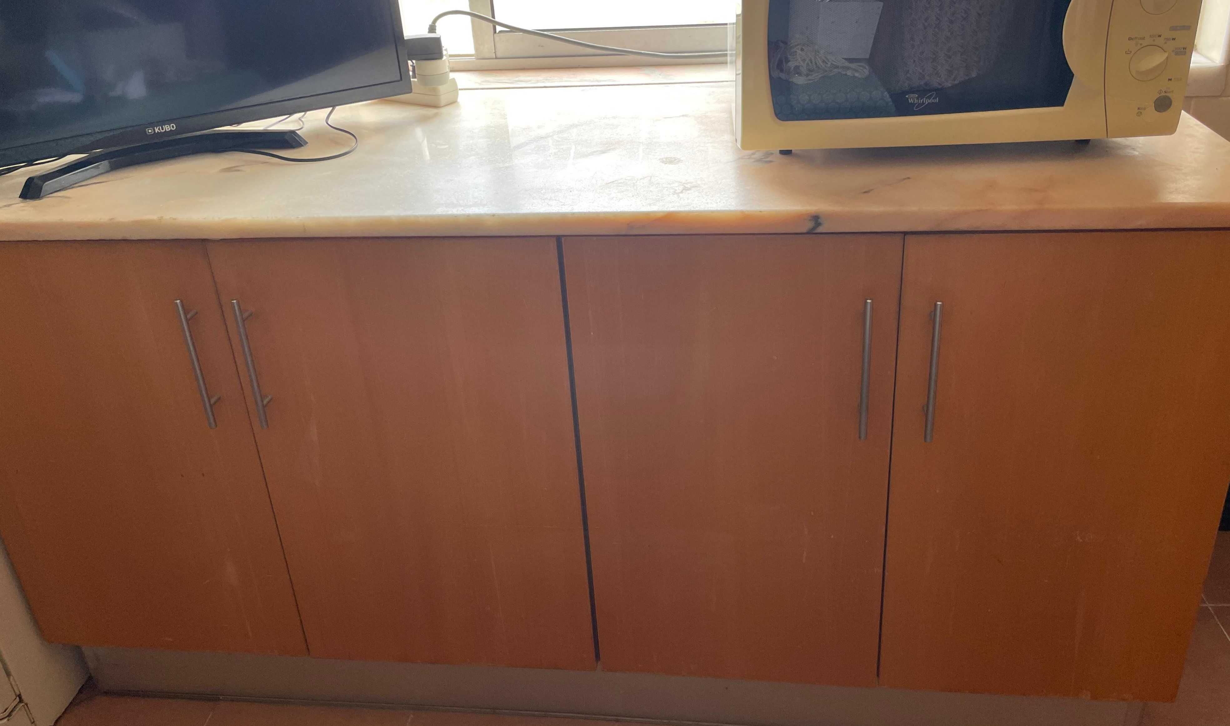 Armários de cozinha + Bancada em Mármore