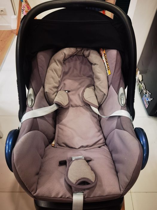 Fotelik samochodowy Maxi-Cosi 0–13 kg + baza FamilyFix