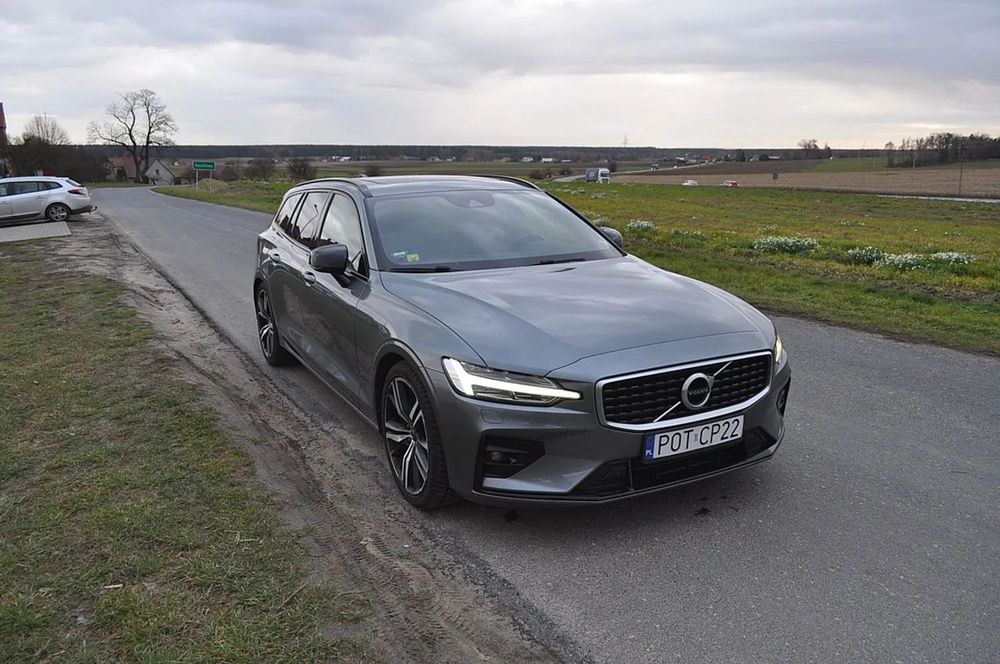 Volvo V60 2.0D, R-Design, AUTOMAT, Panorama, El. Hak, Serwis, Bezwypadek