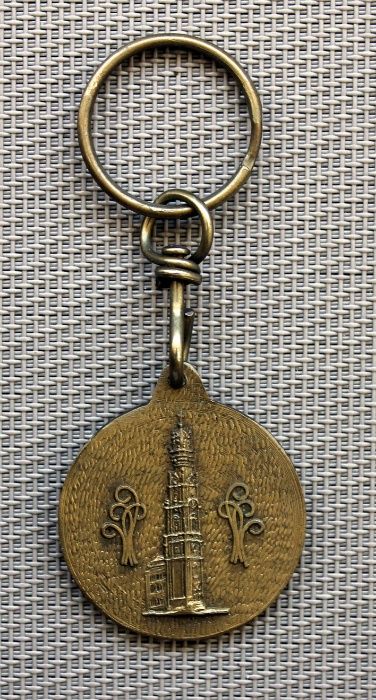 Porta-chaves em metal com Torre dos Clérigos e inscrição GDGR CTT