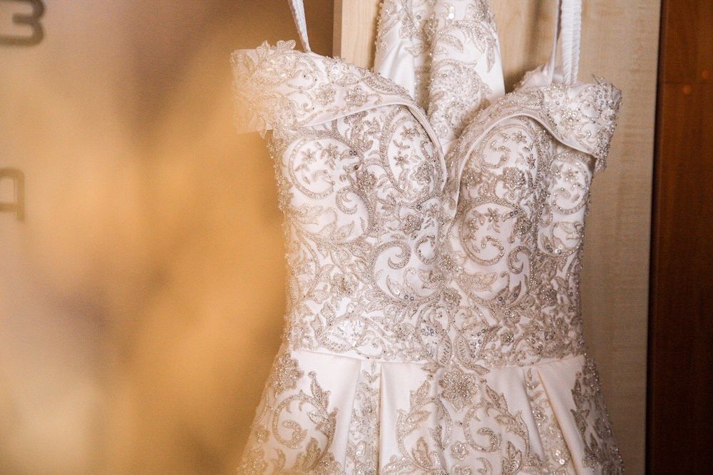 Весільна королівська сукня