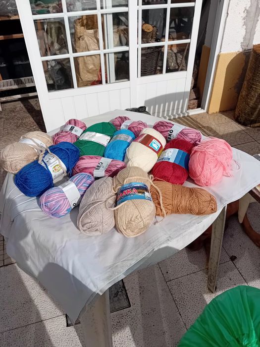 Diversos novelos de Lã