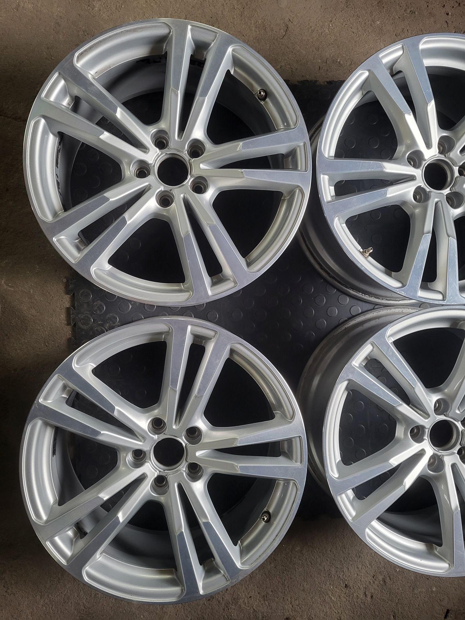 Felgi Aluminiowe 5x112 8Jx18 ET46 Audi A3 S3 TT