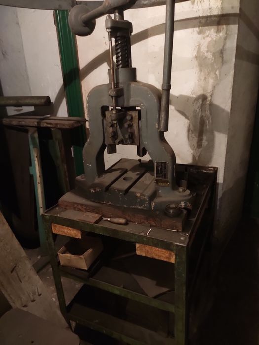 Prasa balansowa YB-0, 6 ton