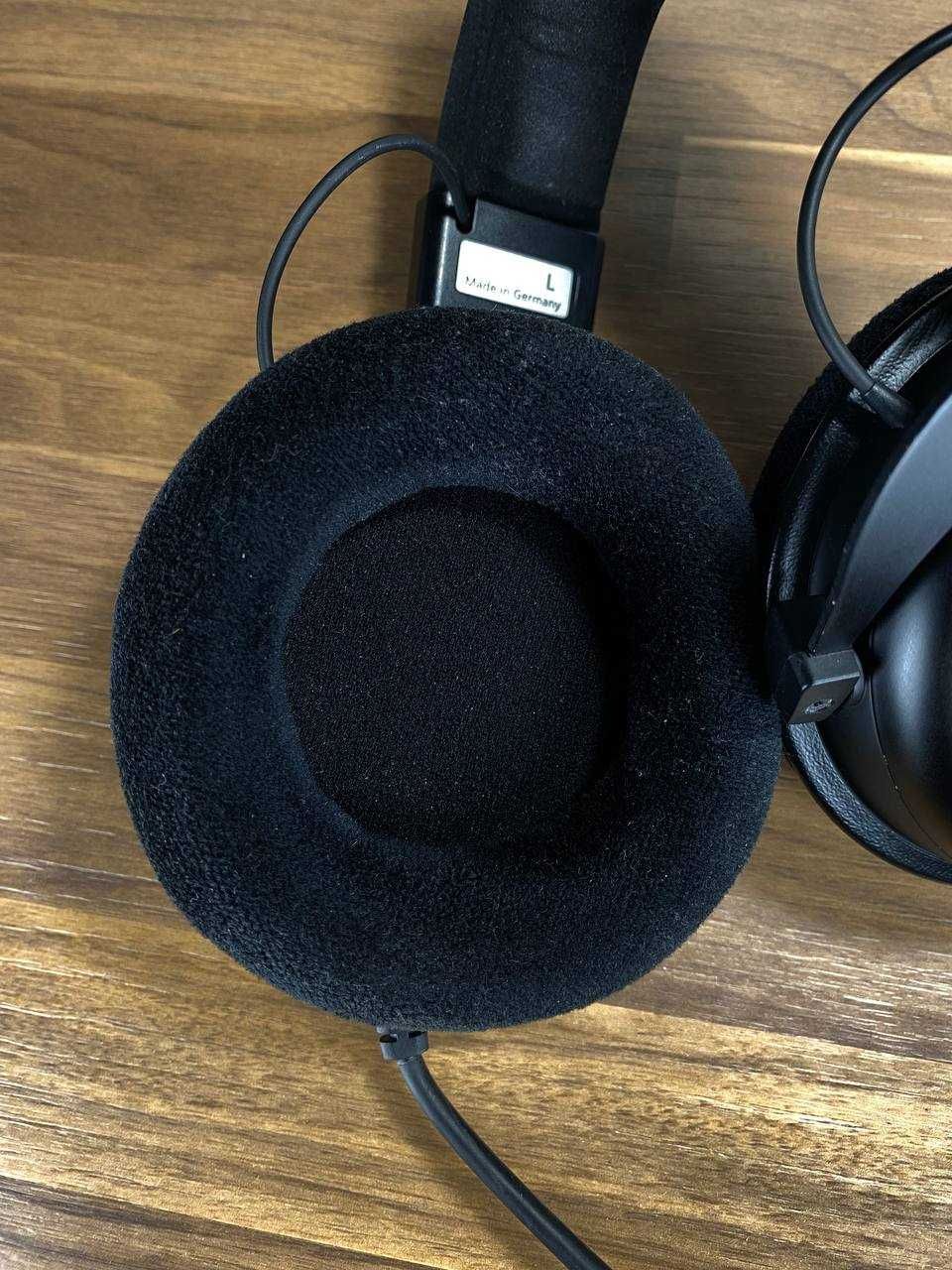 Beyerdynamic DT990 250 ohm Black Special Edition