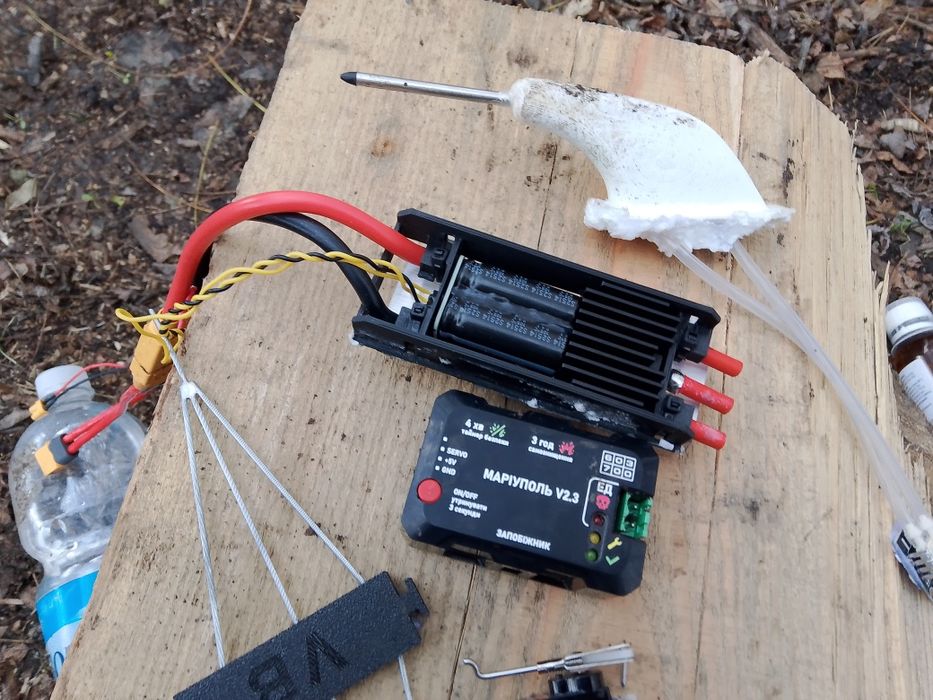 Комплектуючі до FPV дрона.