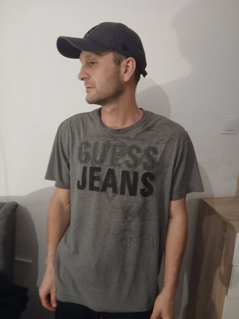Szara koszulka Guess meska r. L