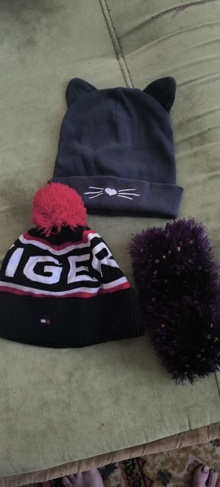 Отдам бесплатно детские шапки