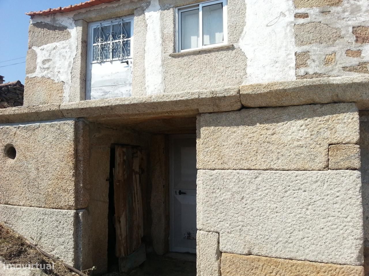 Casa para restauro em Adobispo, Penedono