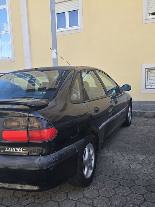 Carro Laguna 1996