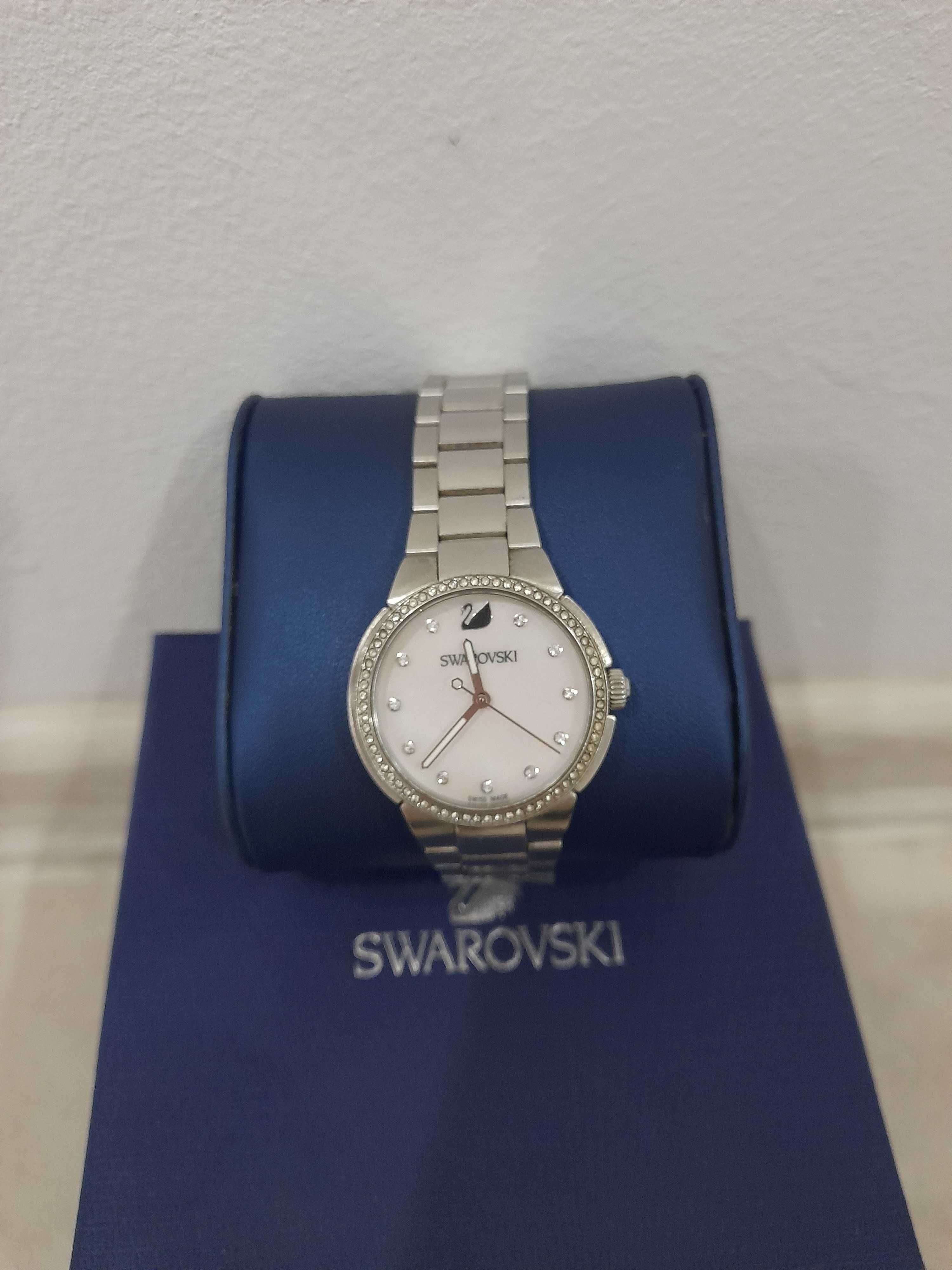 Zegarek Swarovski  damski stalowy na bransolecie.