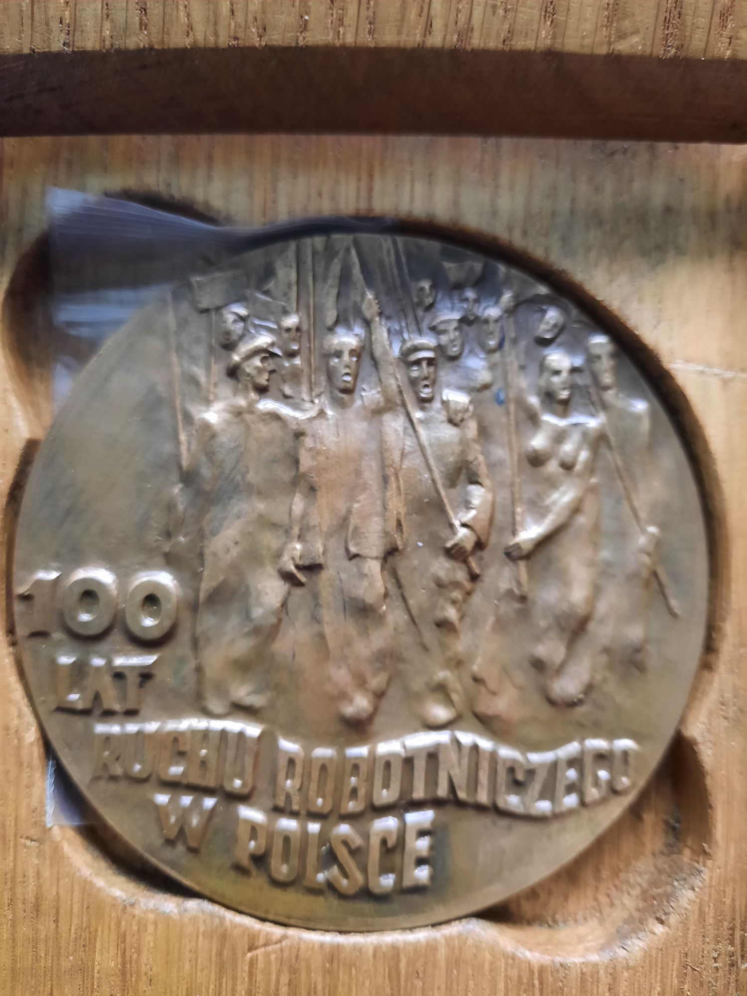 Medal 100 LAT Ruchu Robotniczego  w Polsce