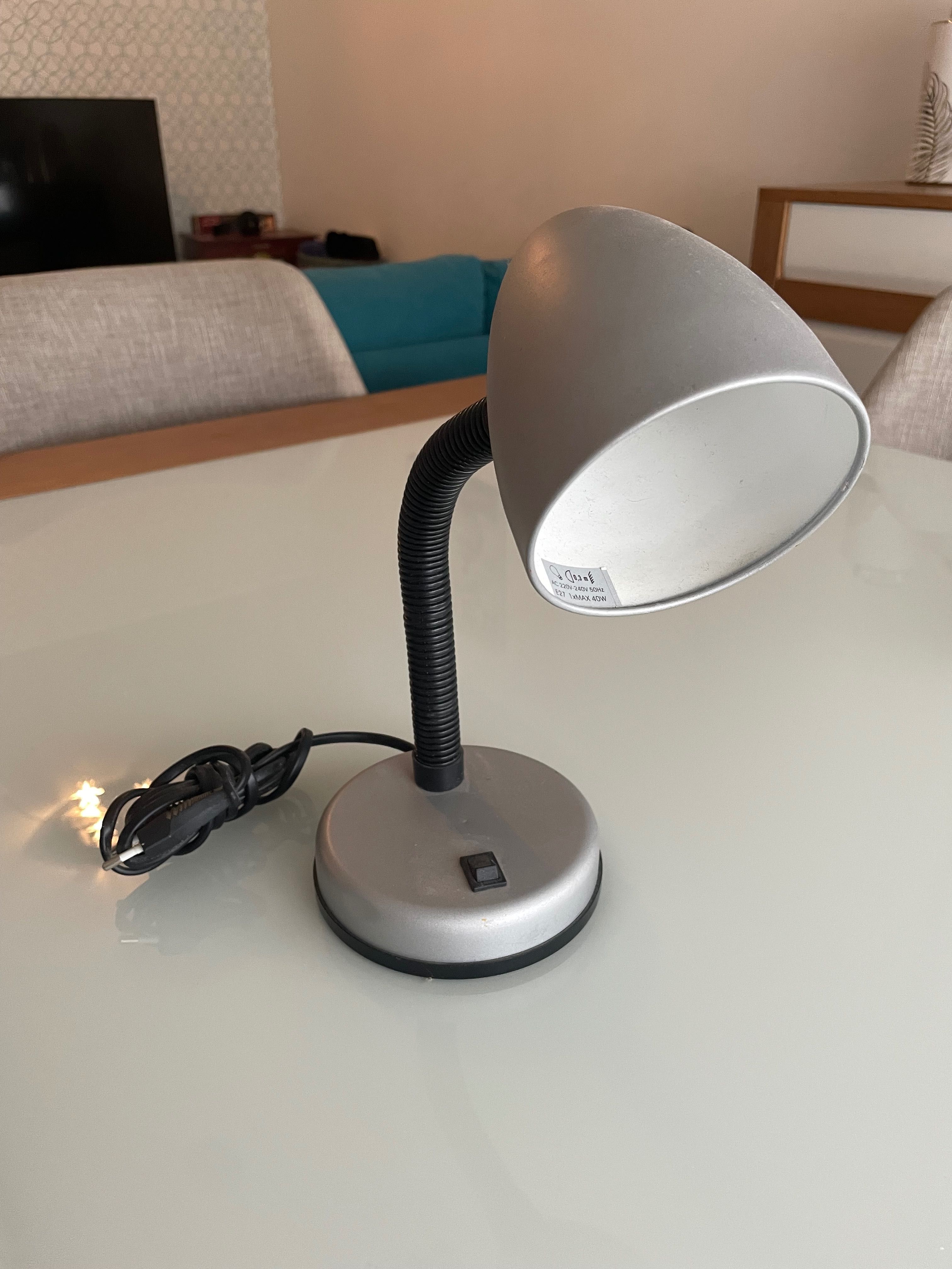 Candeeiro de mesa como novo
