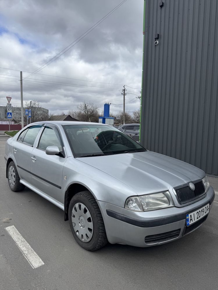 Продам шкода тур 2001 рік 1,6 газ бенз