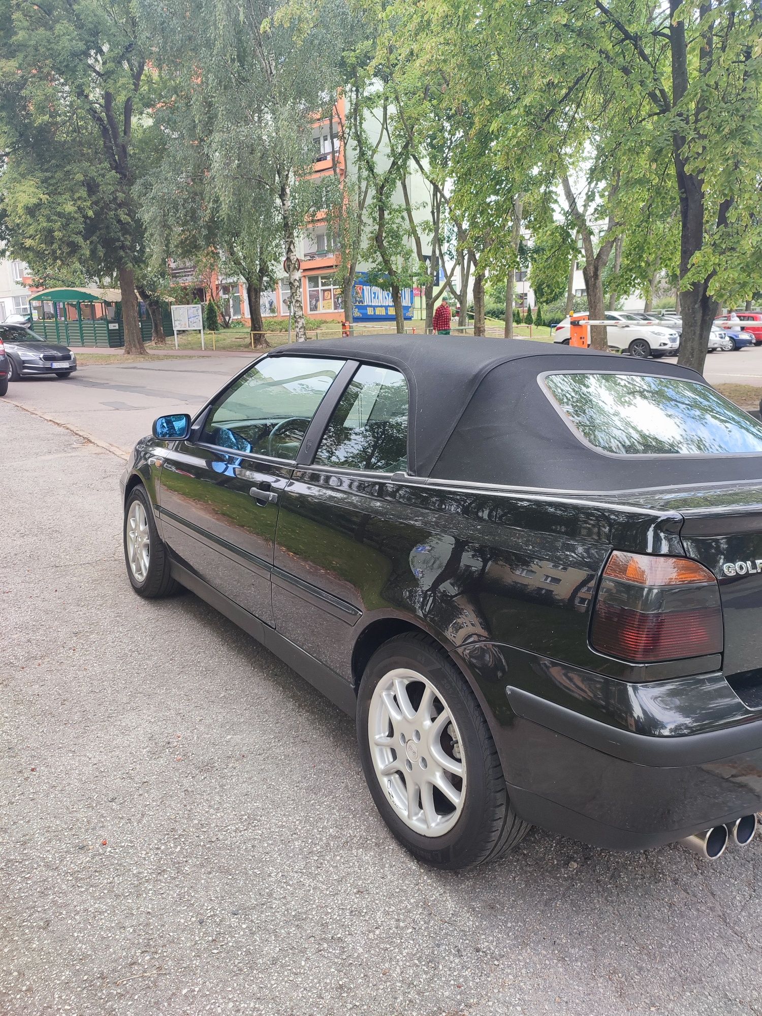 Golf cabrio 4 99r 1.8 sprzedaje jako uszkodzony wsteczny cieżko wchodz