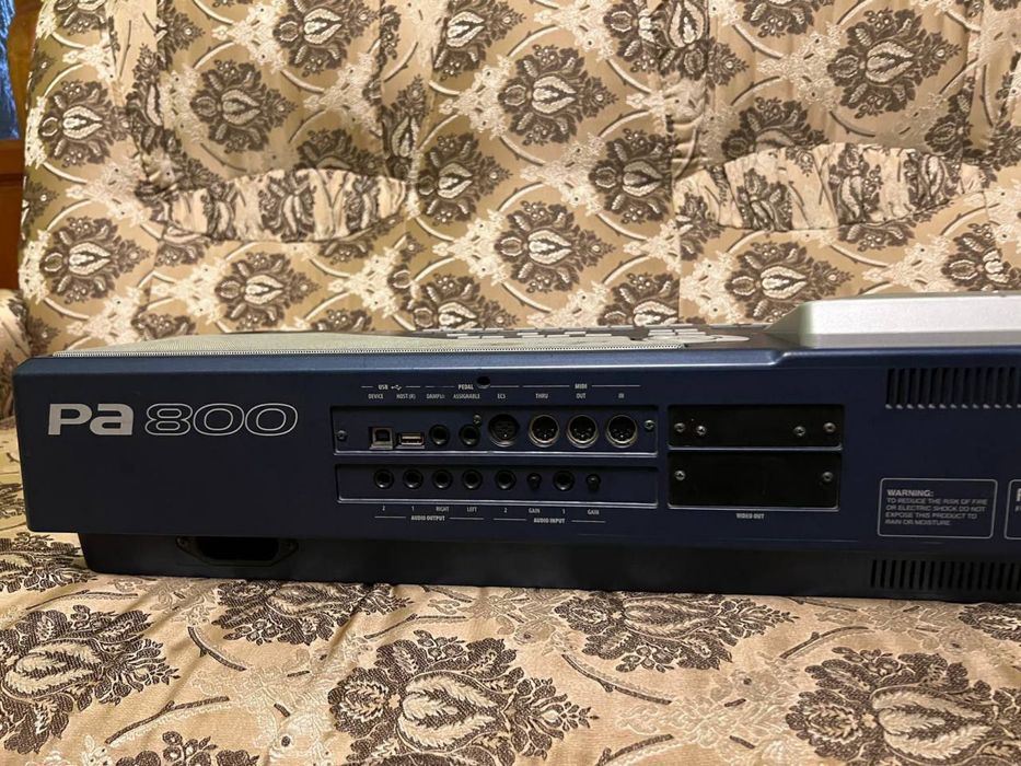 Синтезатор Korg pa800 в робочому стані