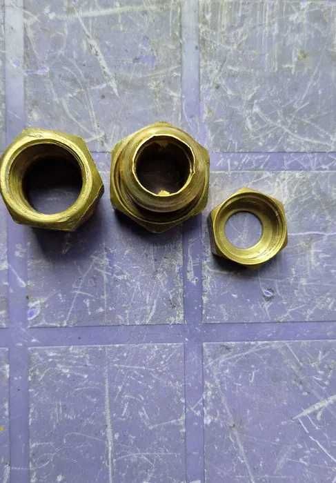 Śrubunek mosiężny prosty stożek 1/2" z nakrętką
