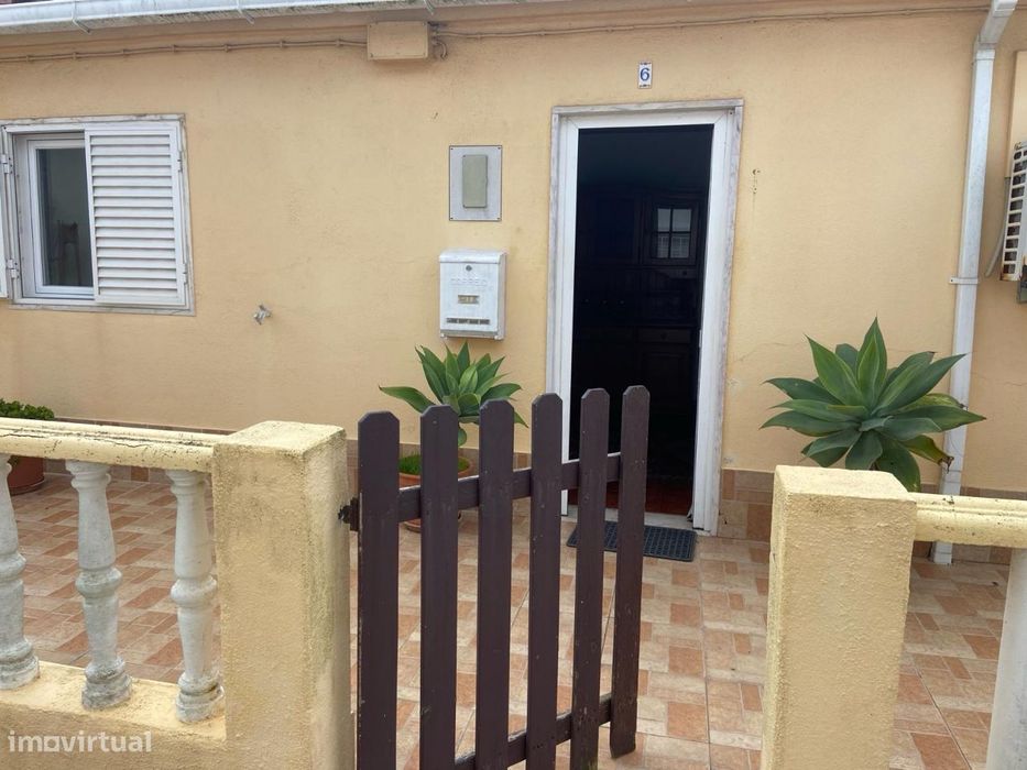 Moradia com quintal em Tercena