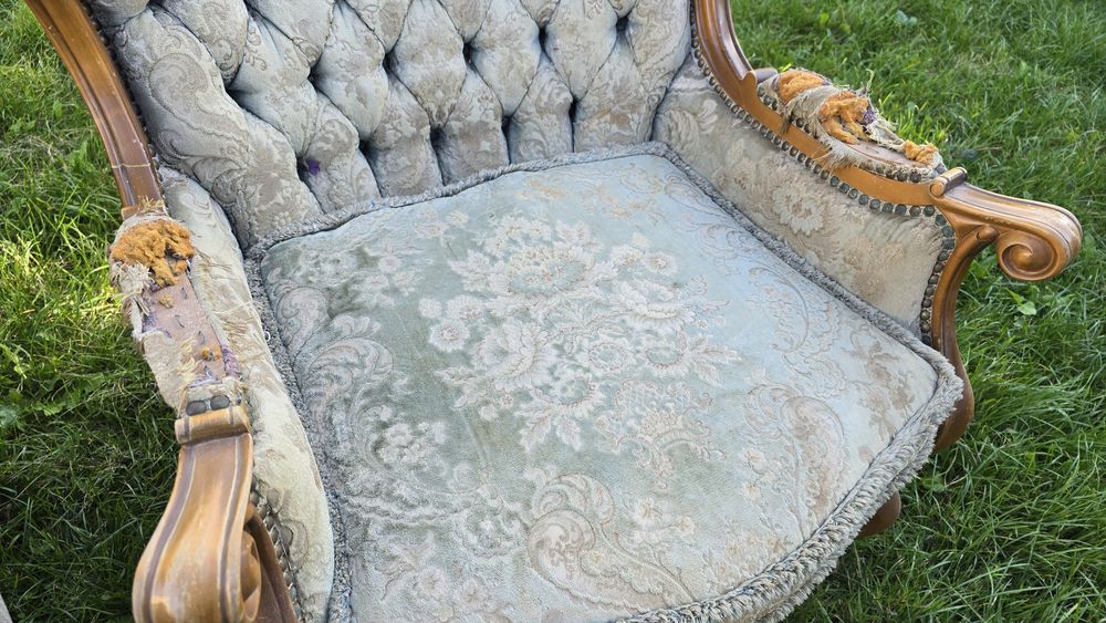 Dwa fotele Ludwiki do renowacji