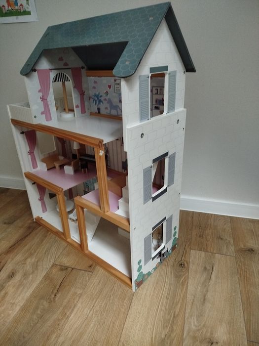 Domek dla lalek drewniany z LED jak nowy