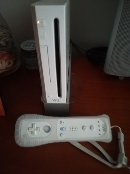 Wii Console + Controller + Silicone Protective Cover64738265828739121