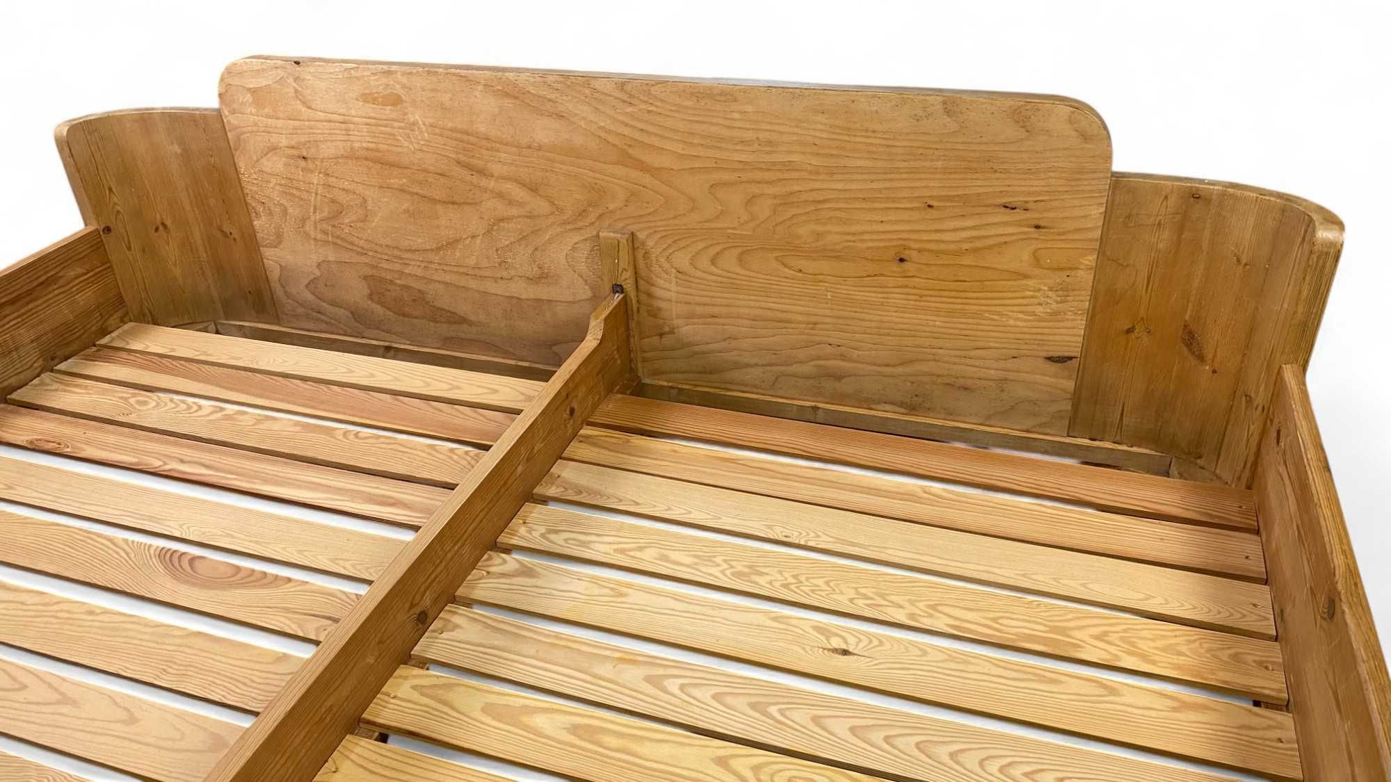 Stare stylowe rzeźbione sosnowe łóżko podwójne