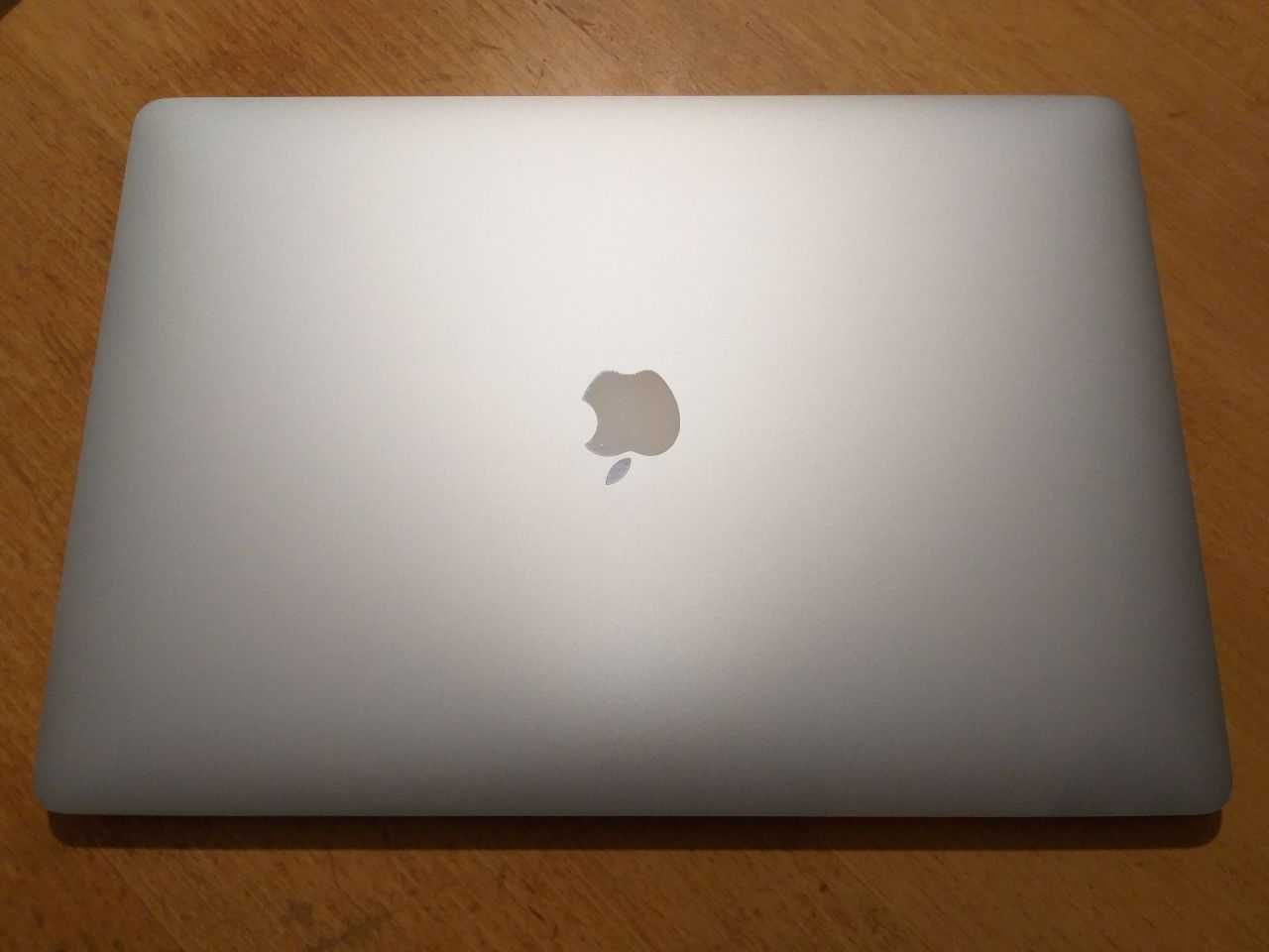 Продам. MacBook pro 15, 2016г, Silver, 16/512