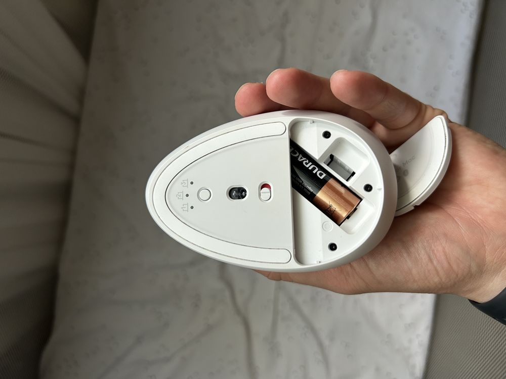 Миша Logitech Lift for Mac Vertical Ergonomic Mouse