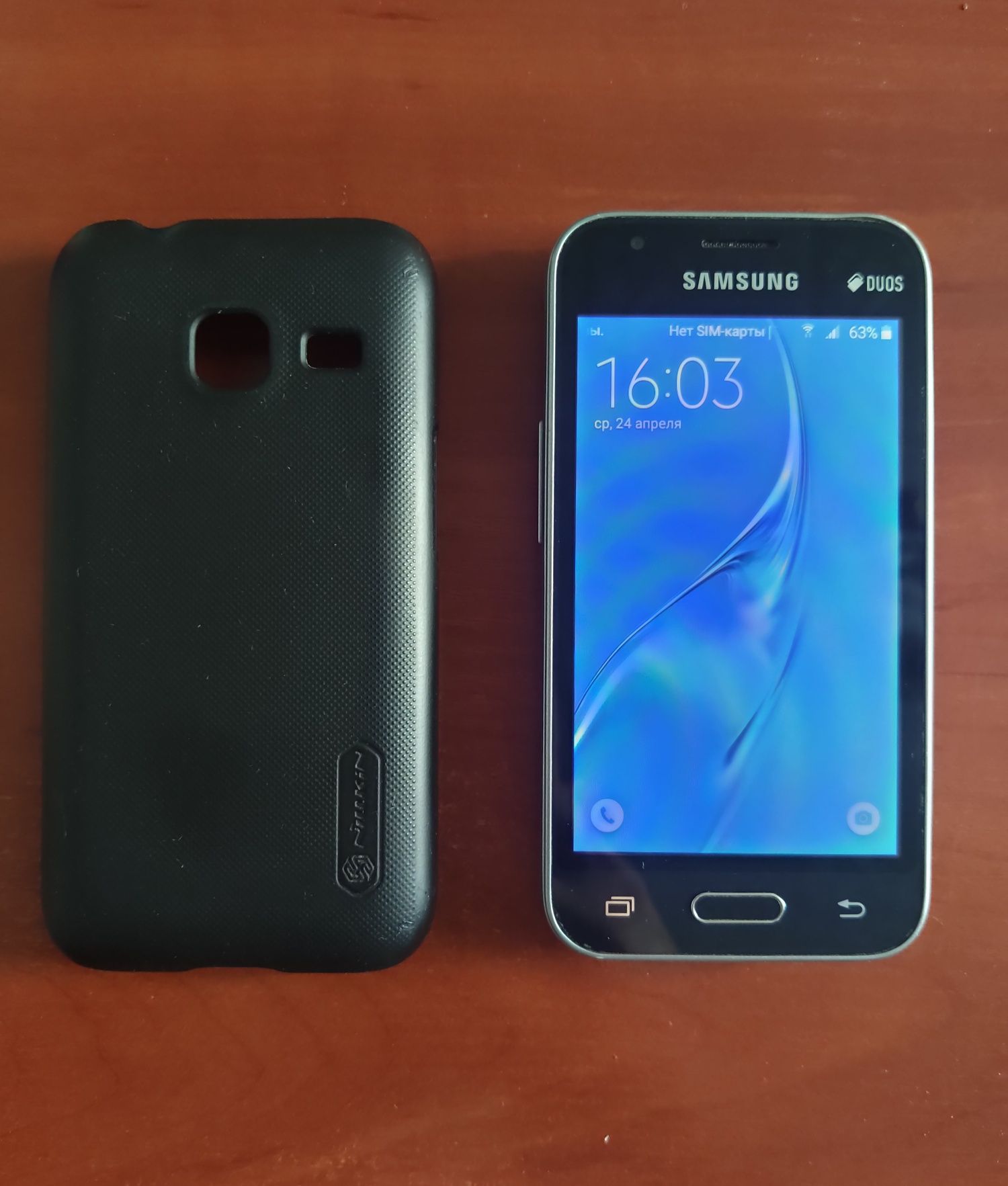Смартфон Samsung Galaxy J1 mini 8GB