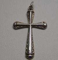 Przedwojenna srebrna zawieszka krzyż krzyżyk wykonany ok. 1920 - 1940