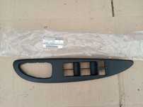 Nissan PRIMERA P12 RAMKA PANELU OBUDOWA PRZYCISKÓW