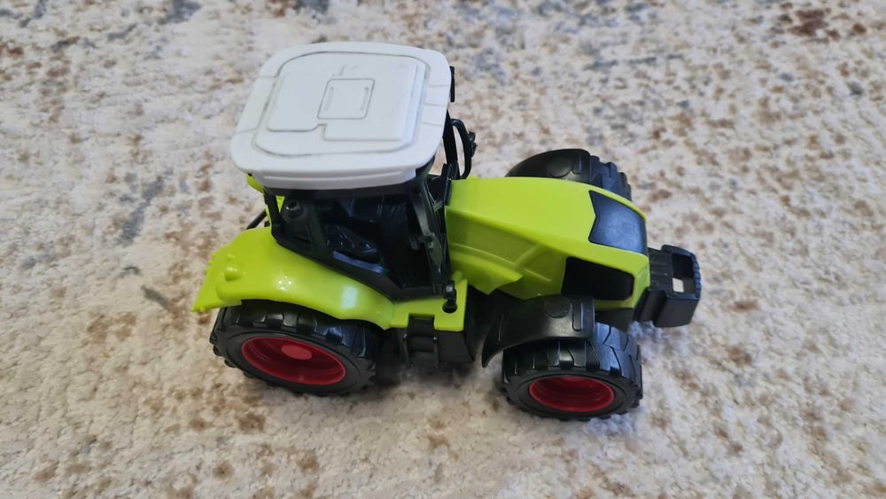 Traktor, śmieciarka, samochod terenowy