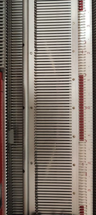 В'язальна машина silver Reed SK 700 5 клас, відстань між голками 4.5 м