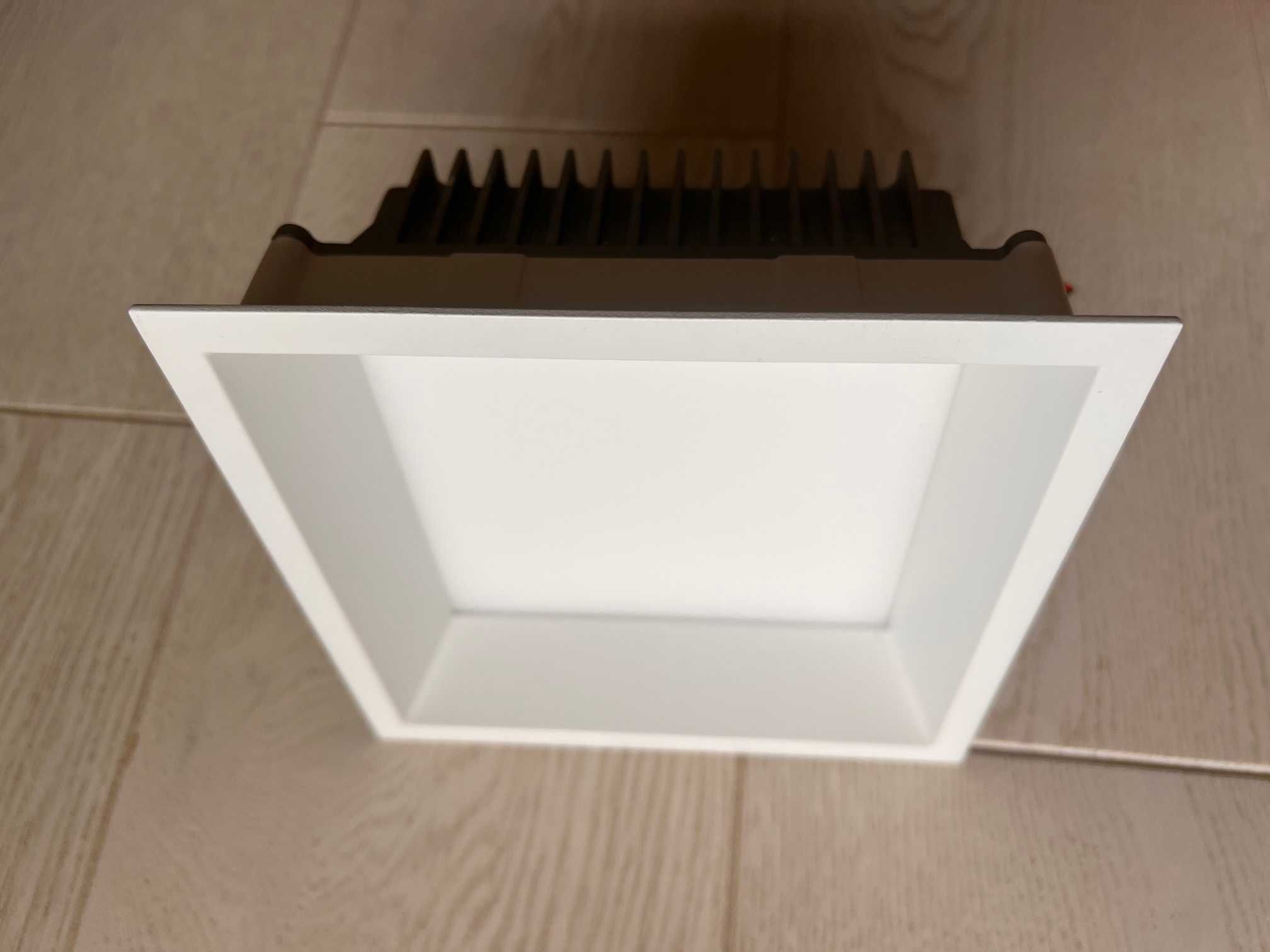 Łazienkowa oprawa sufitowa wpuszczana LED Mistic SQUARE 23W IP44 3000K