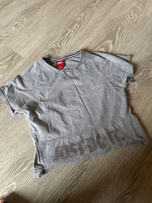 Футболка nike M розмір сіра