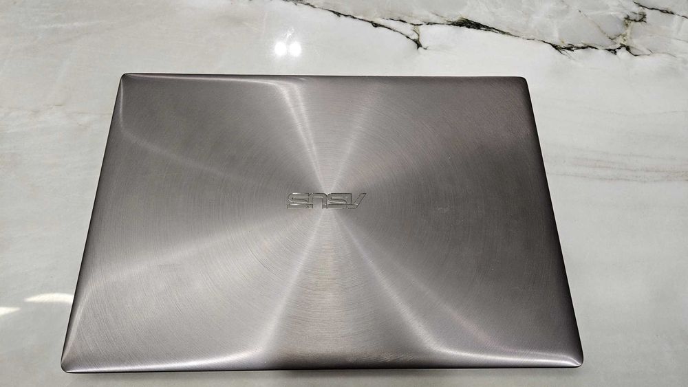 Laptop ASUS ZenBook UX303UB - i7-6500U / 12GB RAM  256GB SSD / 13" FHD